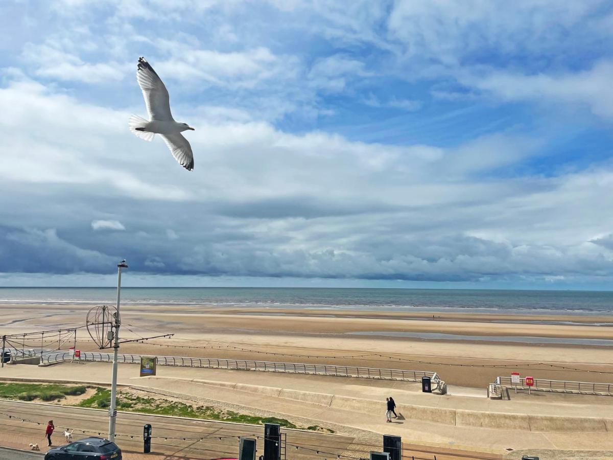 Sapphire Hotel Blackpool Promenade Esterno foto